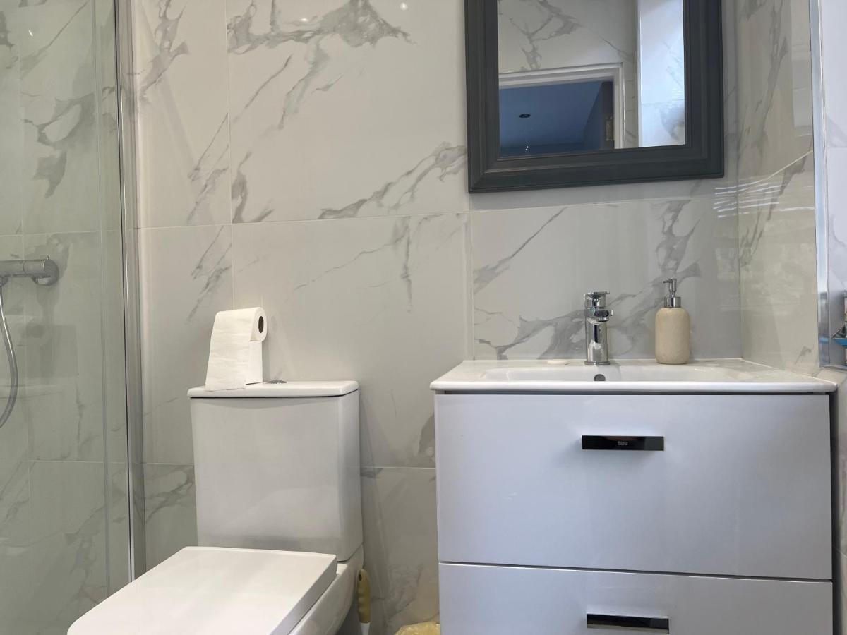 Grand Bleu - London - Next To Piccadilly Line Tube Station & Brand New Facilities Hotel Kültér fotó